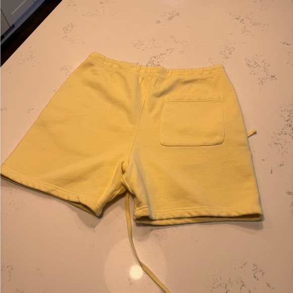 Fear of god Essentials Canary yellow sweat-shorts - Picture 7 of 10
